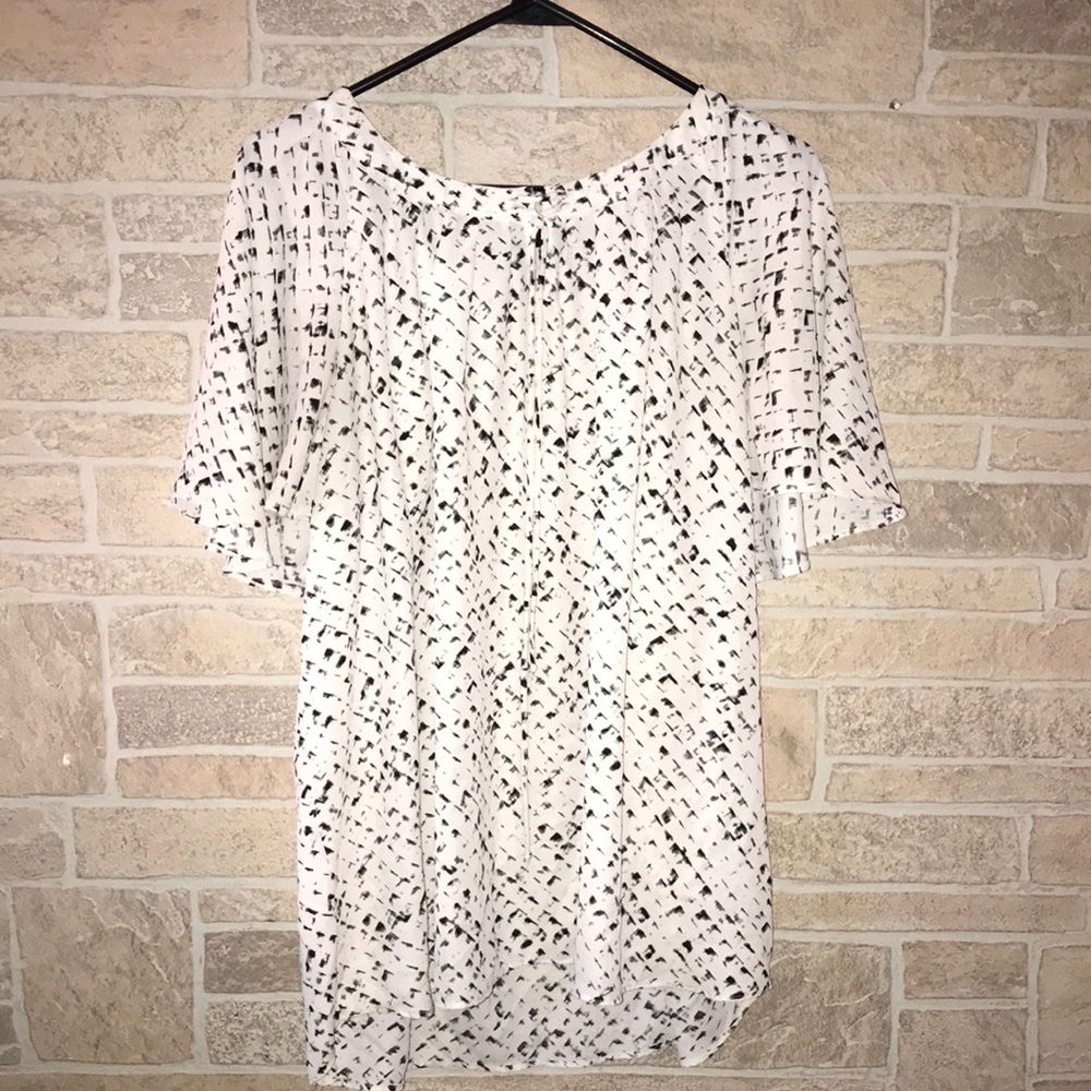 ✅Apt 9 Blouse with front tie on neckline
